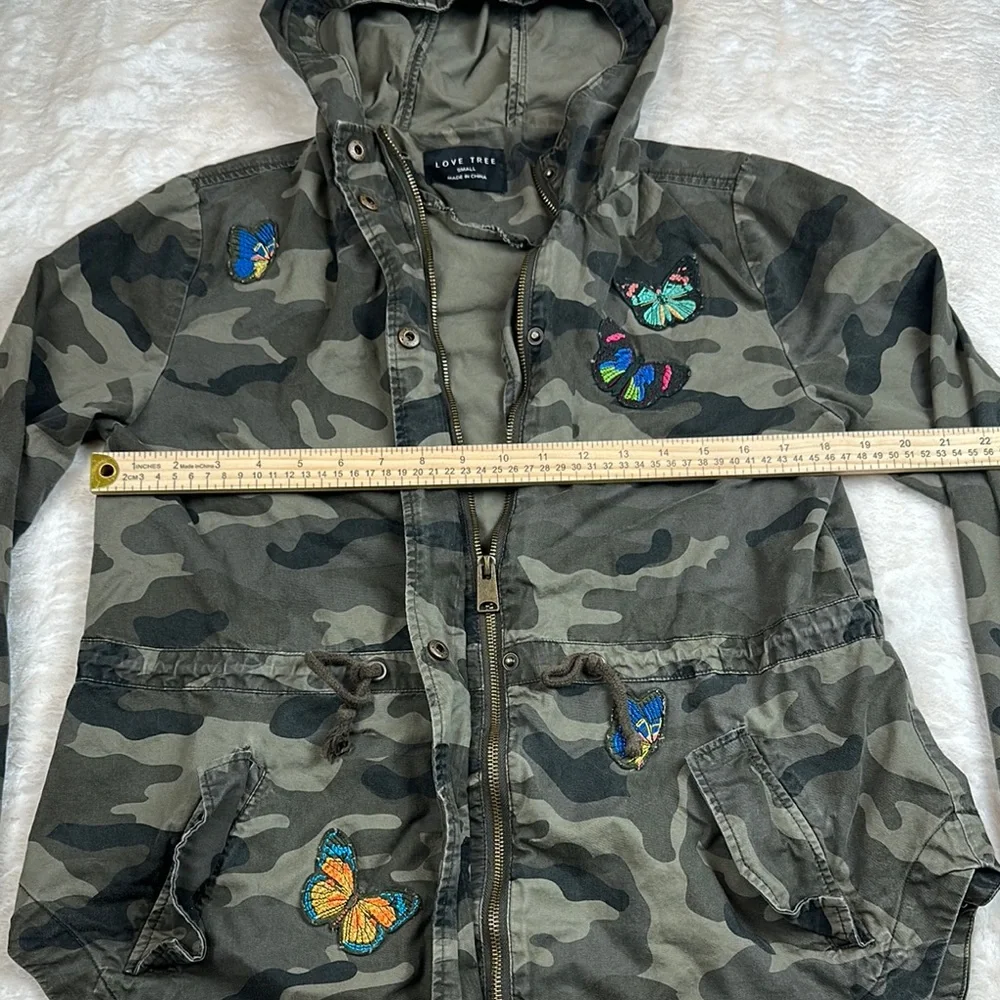 Love Tree Camouflage Jacket with Hood Colorful Butterly Embroidery - Picture 5 of 11